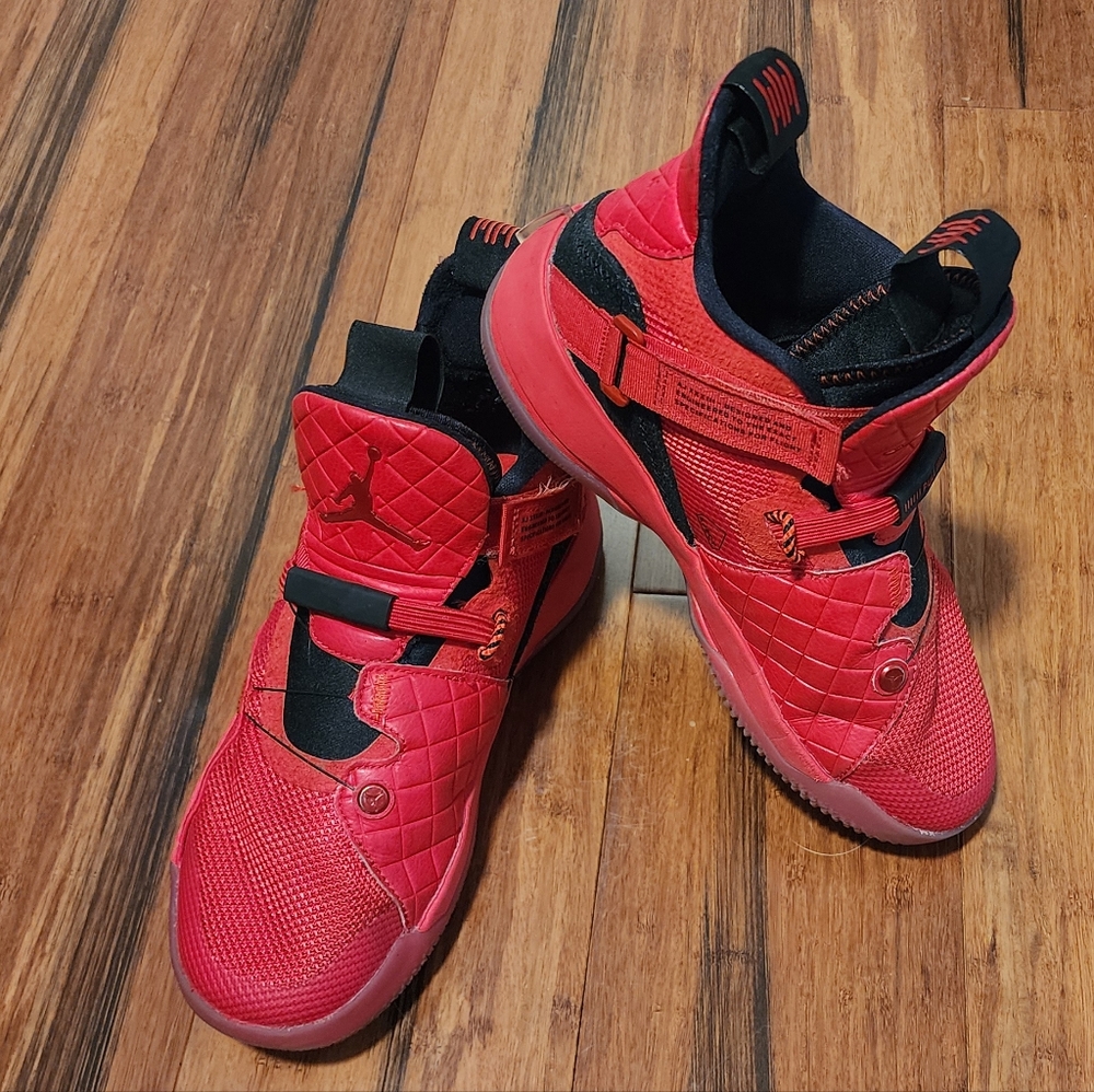 Size 5Y  Air Jordan 33 University Red